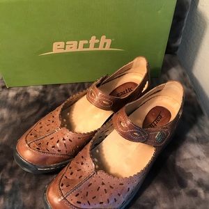 Earth Tanglewood leather shoes.